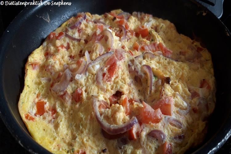 omelet tomaat rode ui look