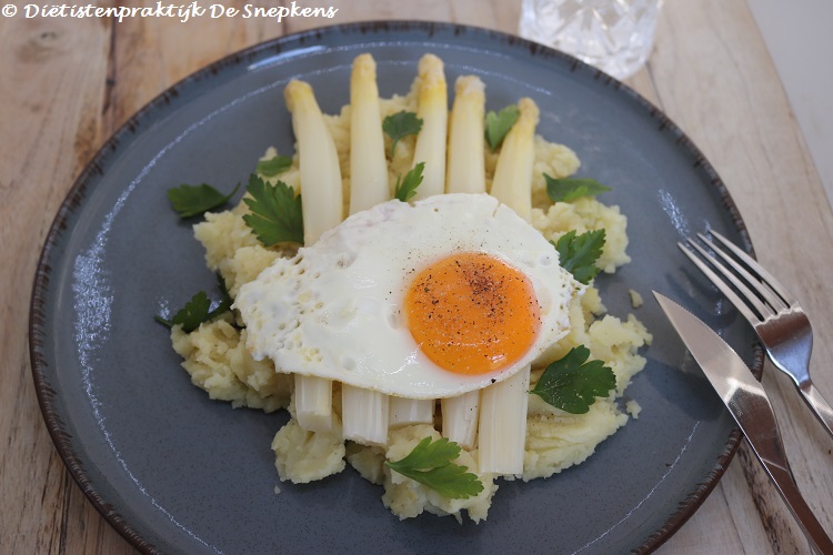 asperges-puree-spiegelei