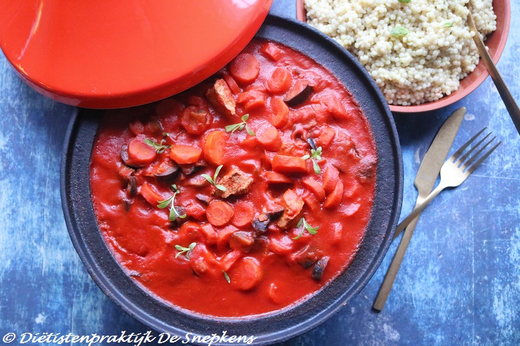 Diëtistenpraktijk De Snepkens Tajine met kalfsblokjes aubergine wortel tomaat en parelcouscous